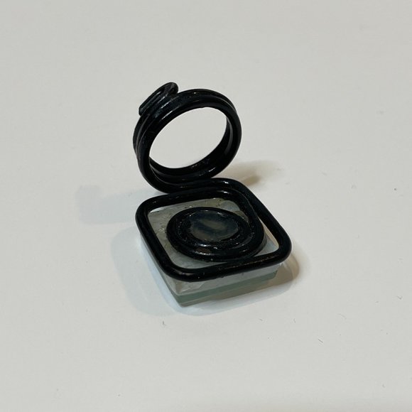 Handmade Chilean Oversized Statement Ring Black and White - Picture 7 of 7